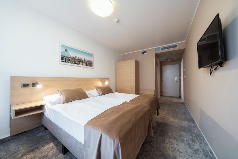 Standard, Twin Beds