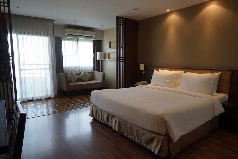 The Grand Napat 18/61