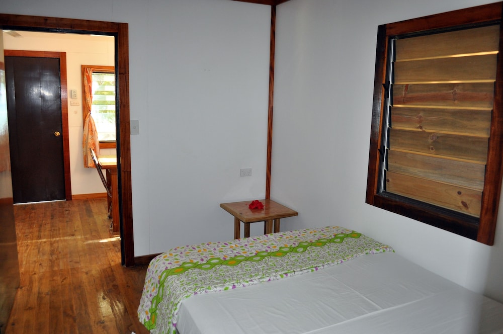 Ratu Kini Backpackers & Dive Resort 17/67