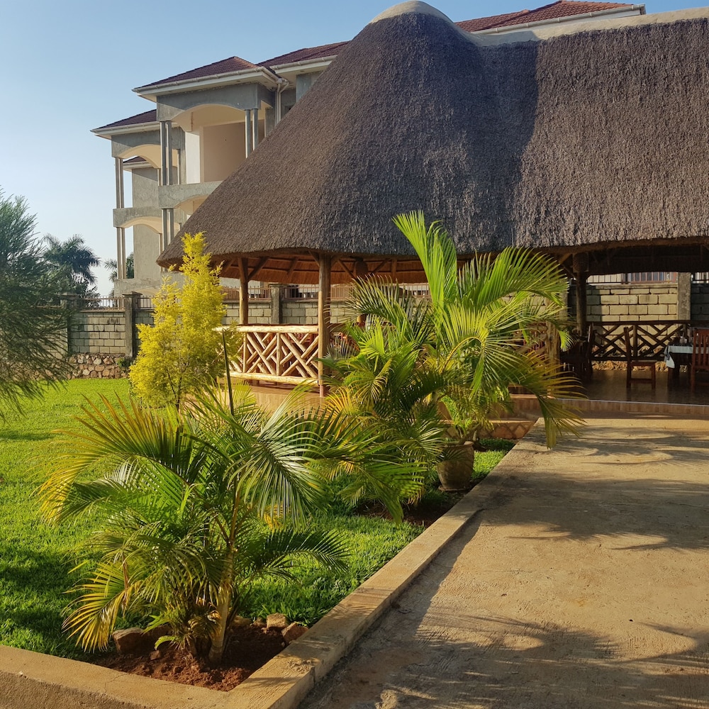 African Roots Guesthouse 41/47