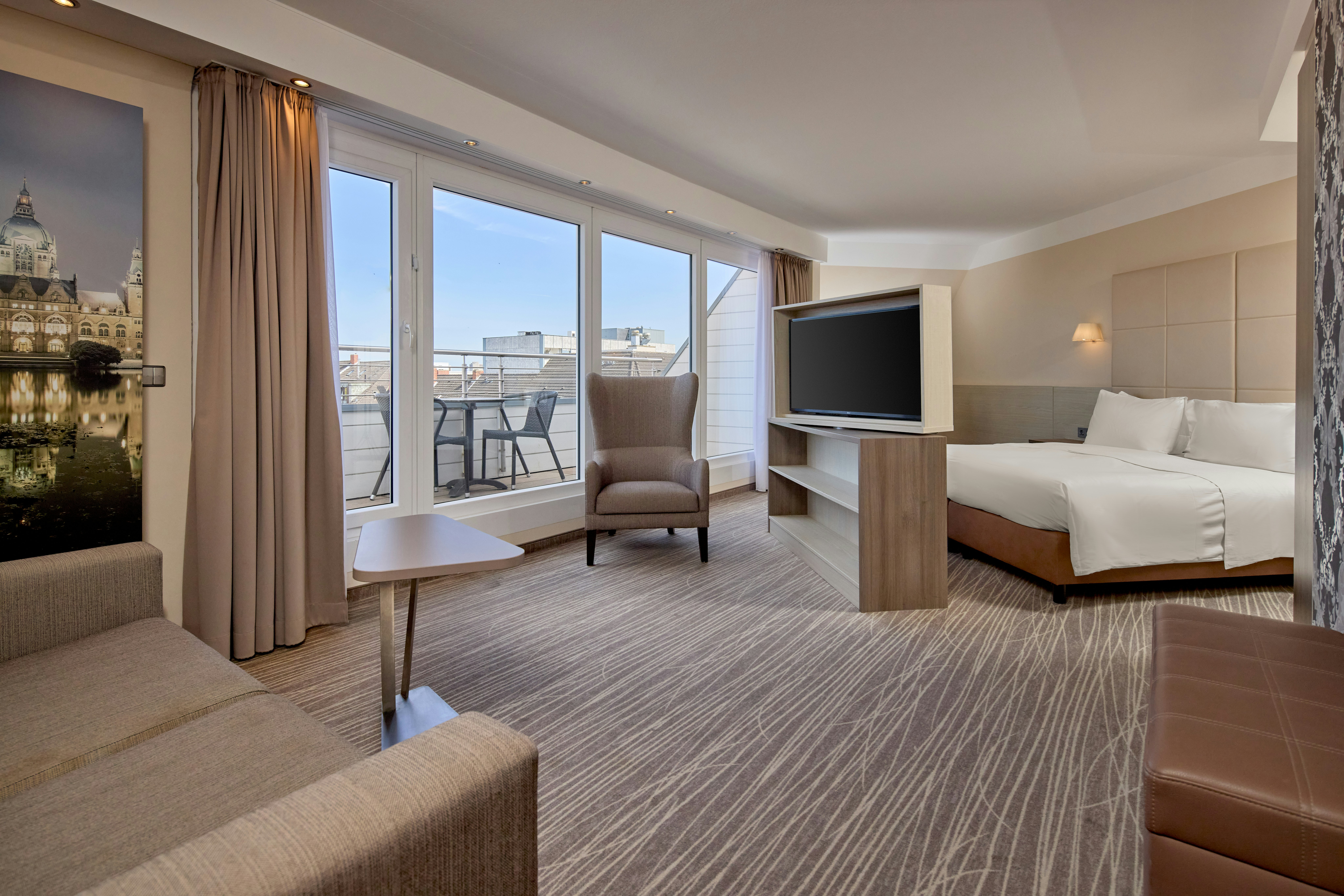 JUNIOR SUITE, KING BED, BALCONY