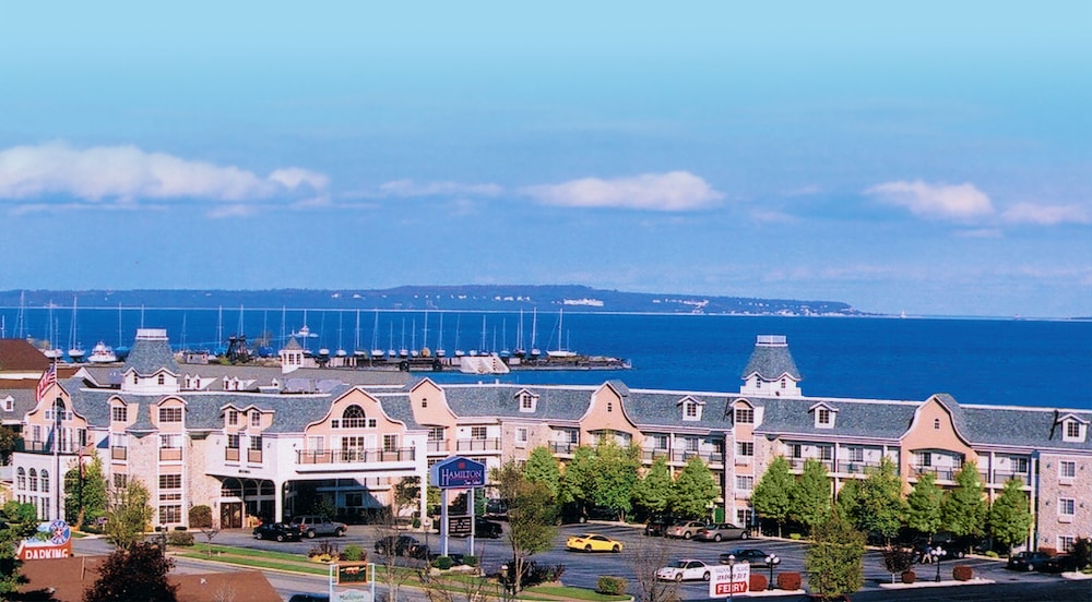 Hamilton Inn Select Beachfront photo2