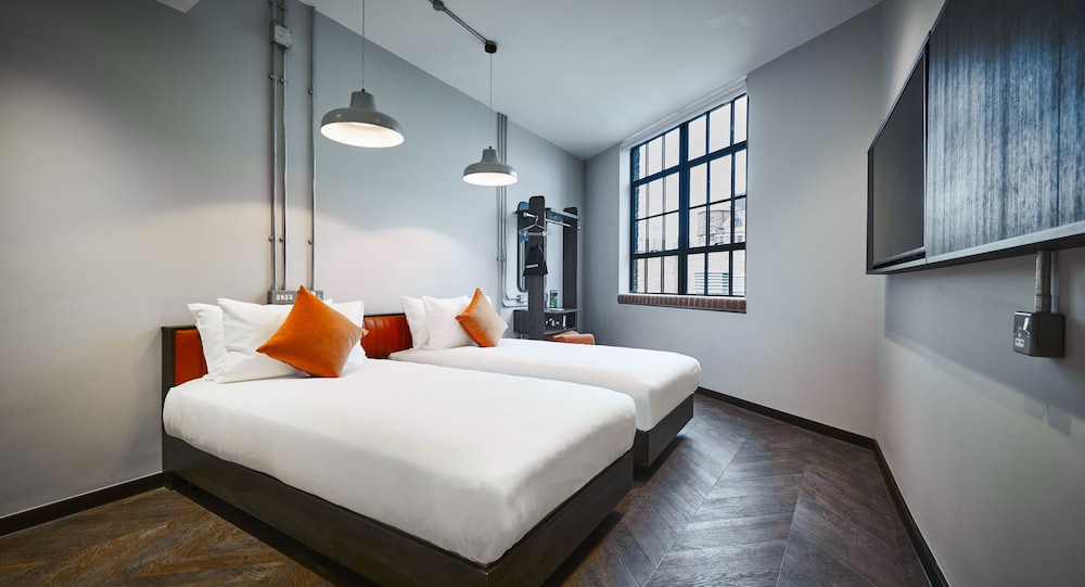 New Road Hotel 14/53