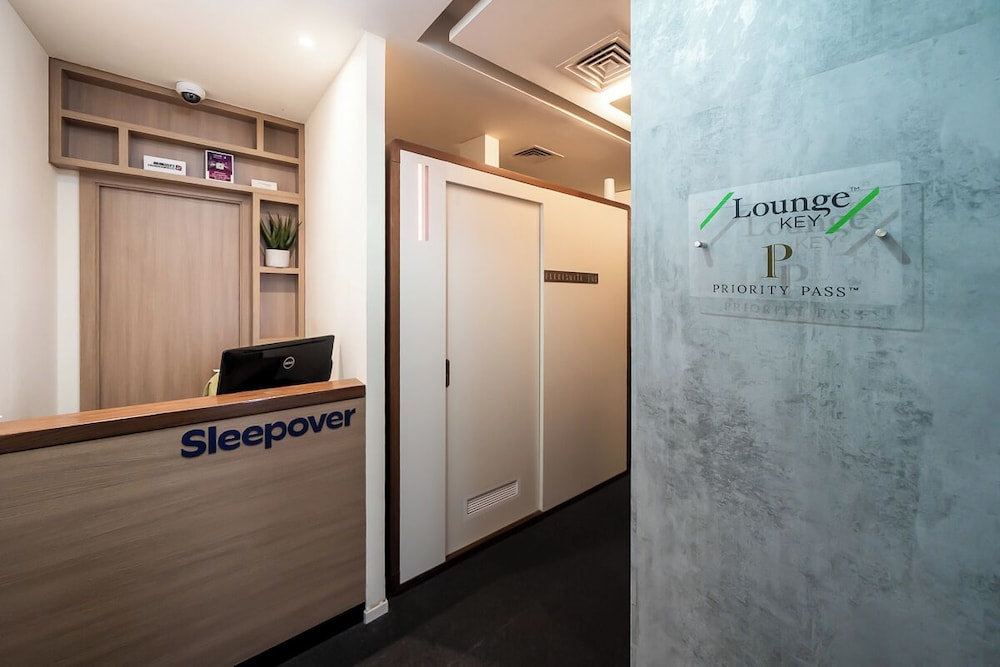 Sleep N Fly Sleep Lounge A Gates Terminal 3 Transit Only 14/50