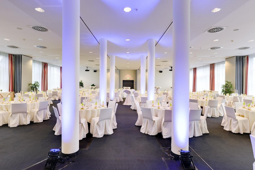 NOVINA HOTEL HERZOGENAURACH HERZO-BASE 33/66