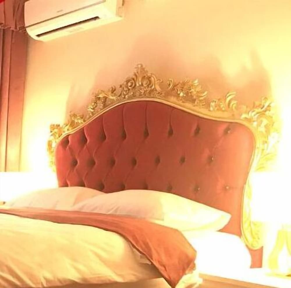 Luxx Suite 17/40