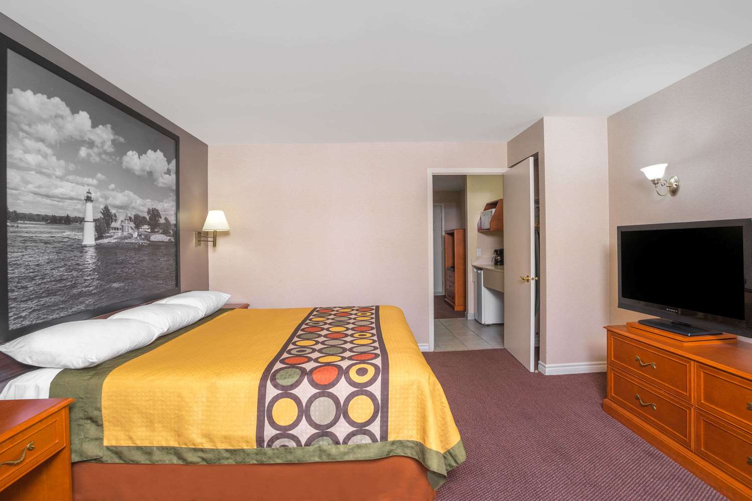 Super 8 By Wyndham Kingston 6/11