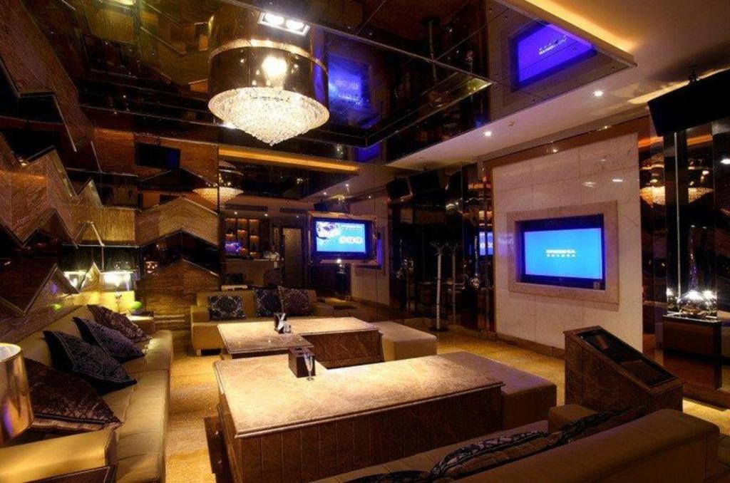 Regency Hotel 42/56