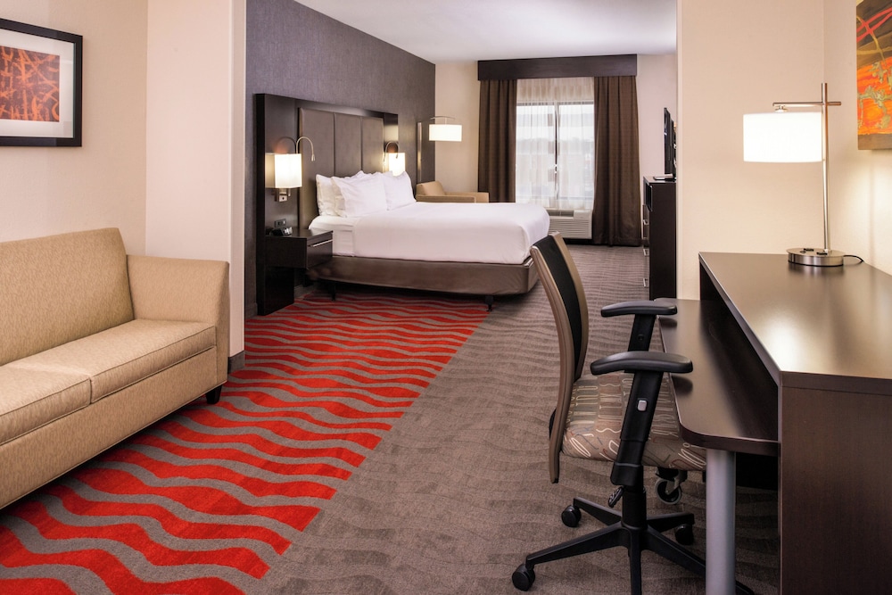 Suite, King Bed, Sofa, Accessible