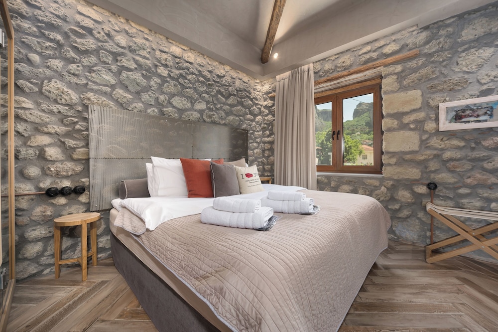 Suite, Queen Bed, Sauna, Tsikeli Boutique Hotel Meteora 3/9