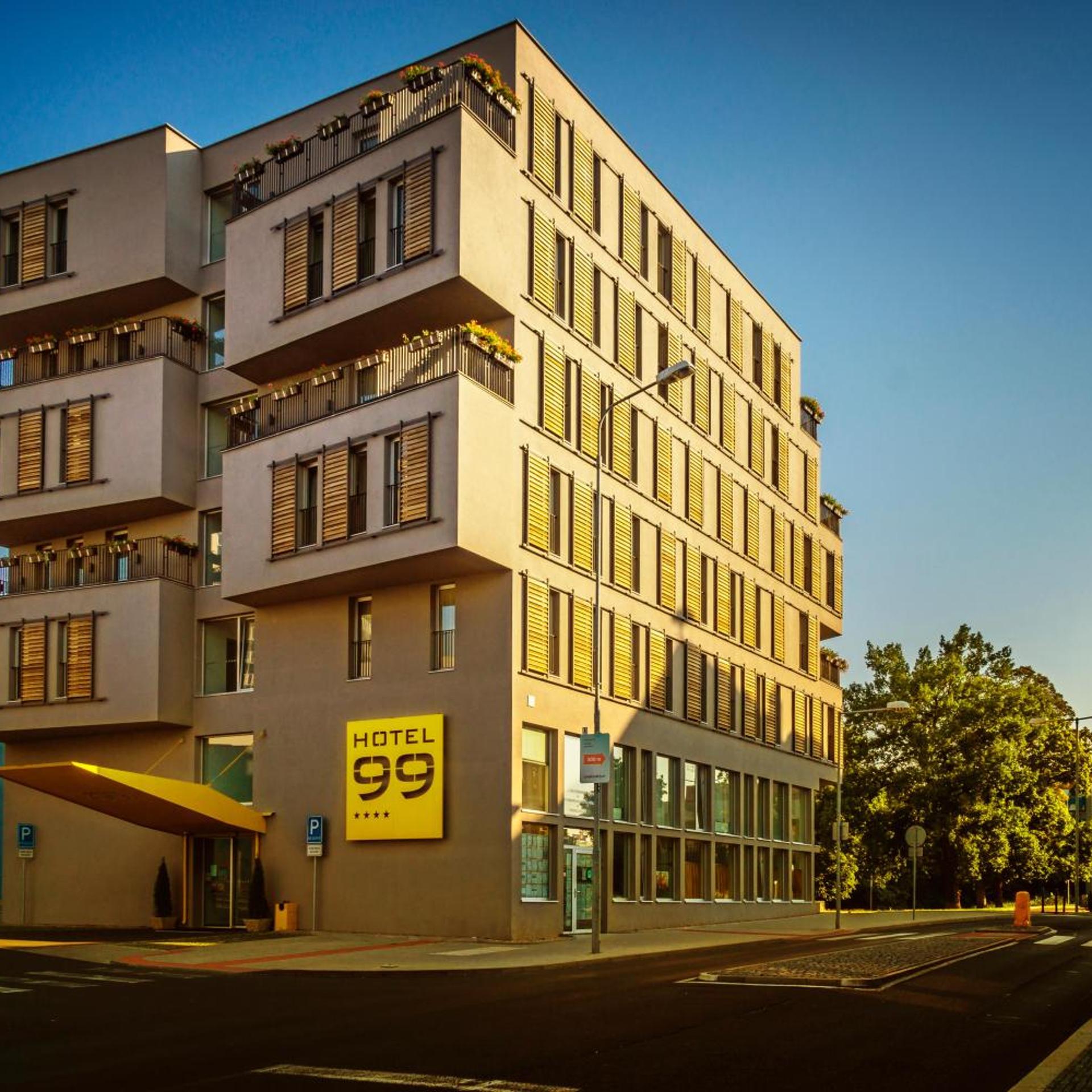 Hotel 99 7/61