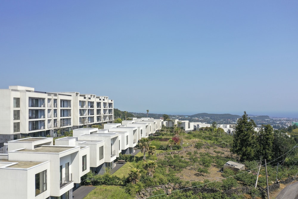 Velum Resort 6/58