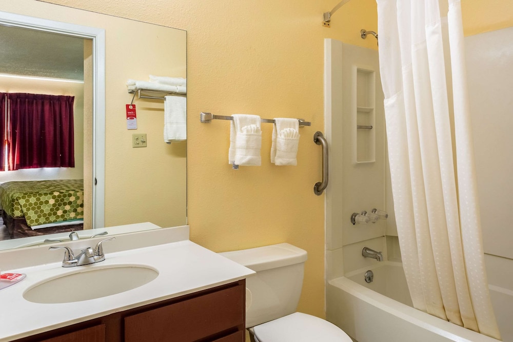 Econo Lodge Gallup West 11/24