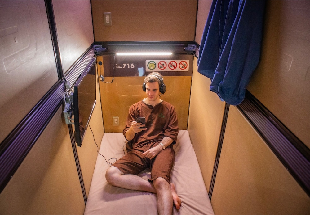 CAPSULE, MALE DORM, SUPERIOR