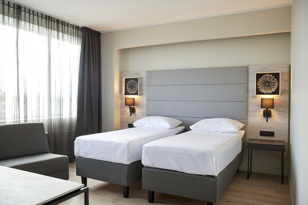PREMIUM, DOUBLE OR TWIN BED