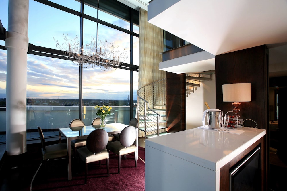 SHERATON ATHLONE HOTEL 38/49