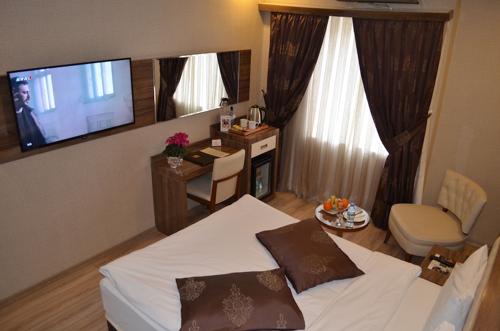 Otel Le Grand 10/22