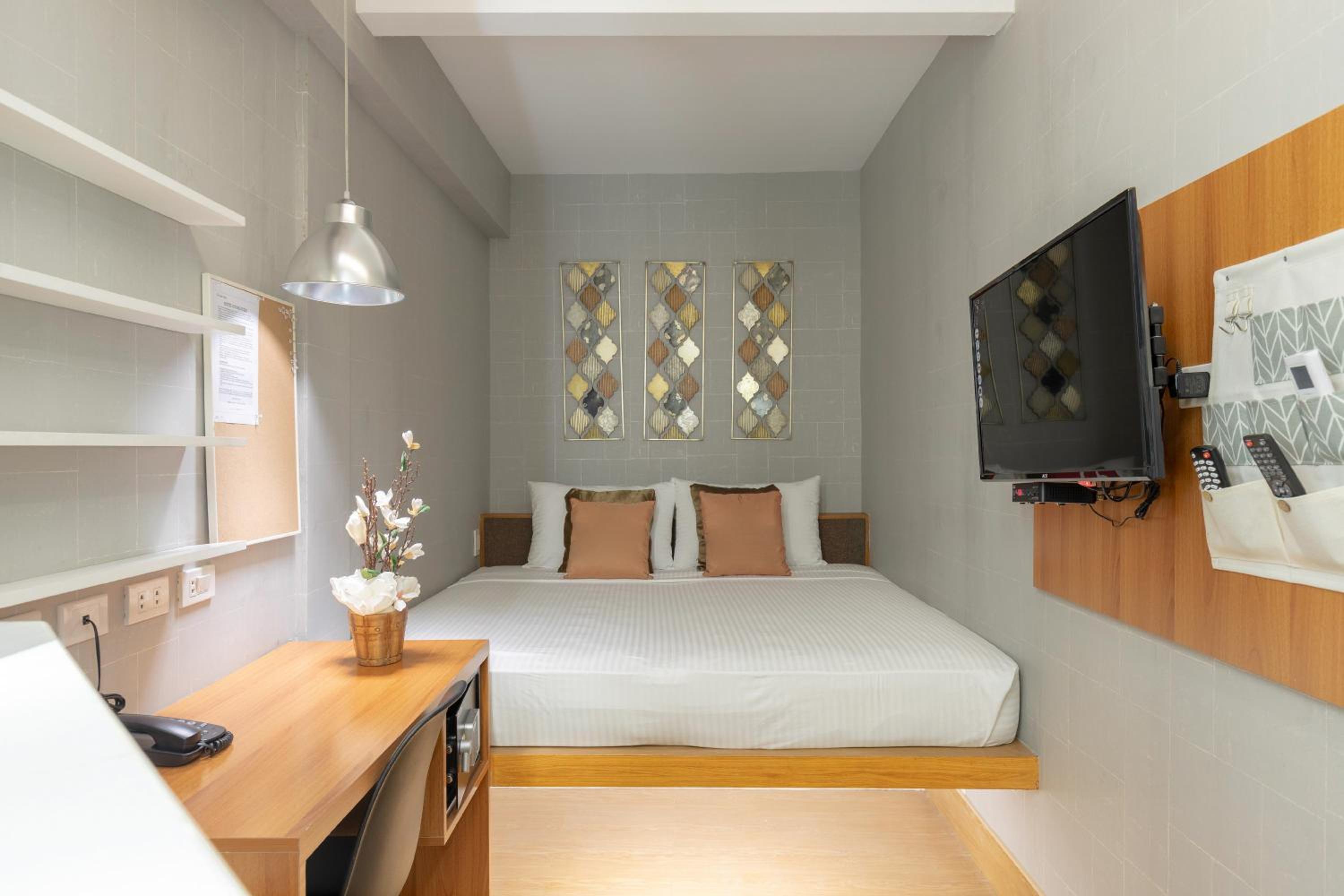 Room, Double or Twin Bed
