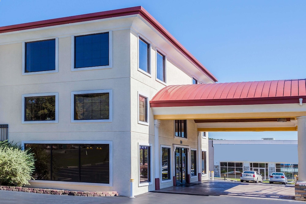 Days Inn By Wyndham Dalton 4/33