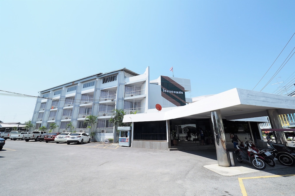Pachara Hotel And Restaurant 2/20