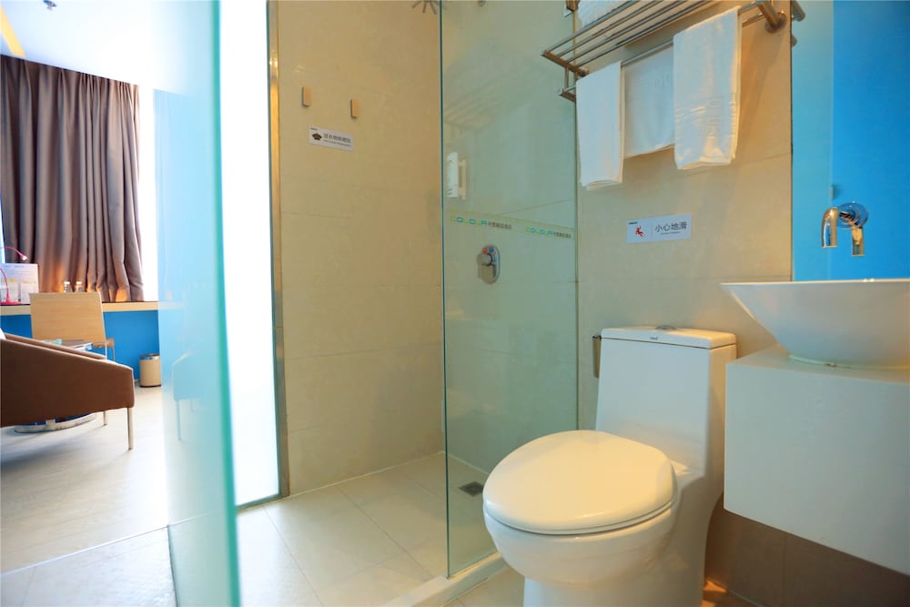 Colour Inn Shenzhen Dongmen Branch 62/66