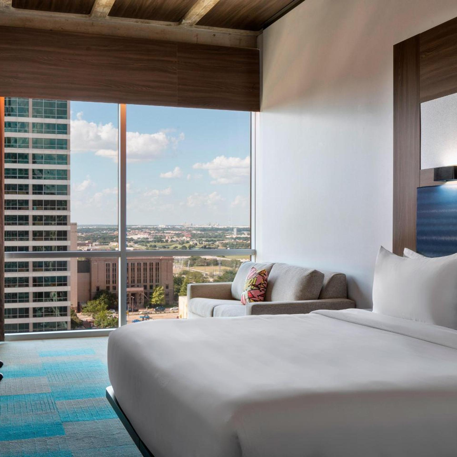 Savvy, Suite, King Bed, Sofa