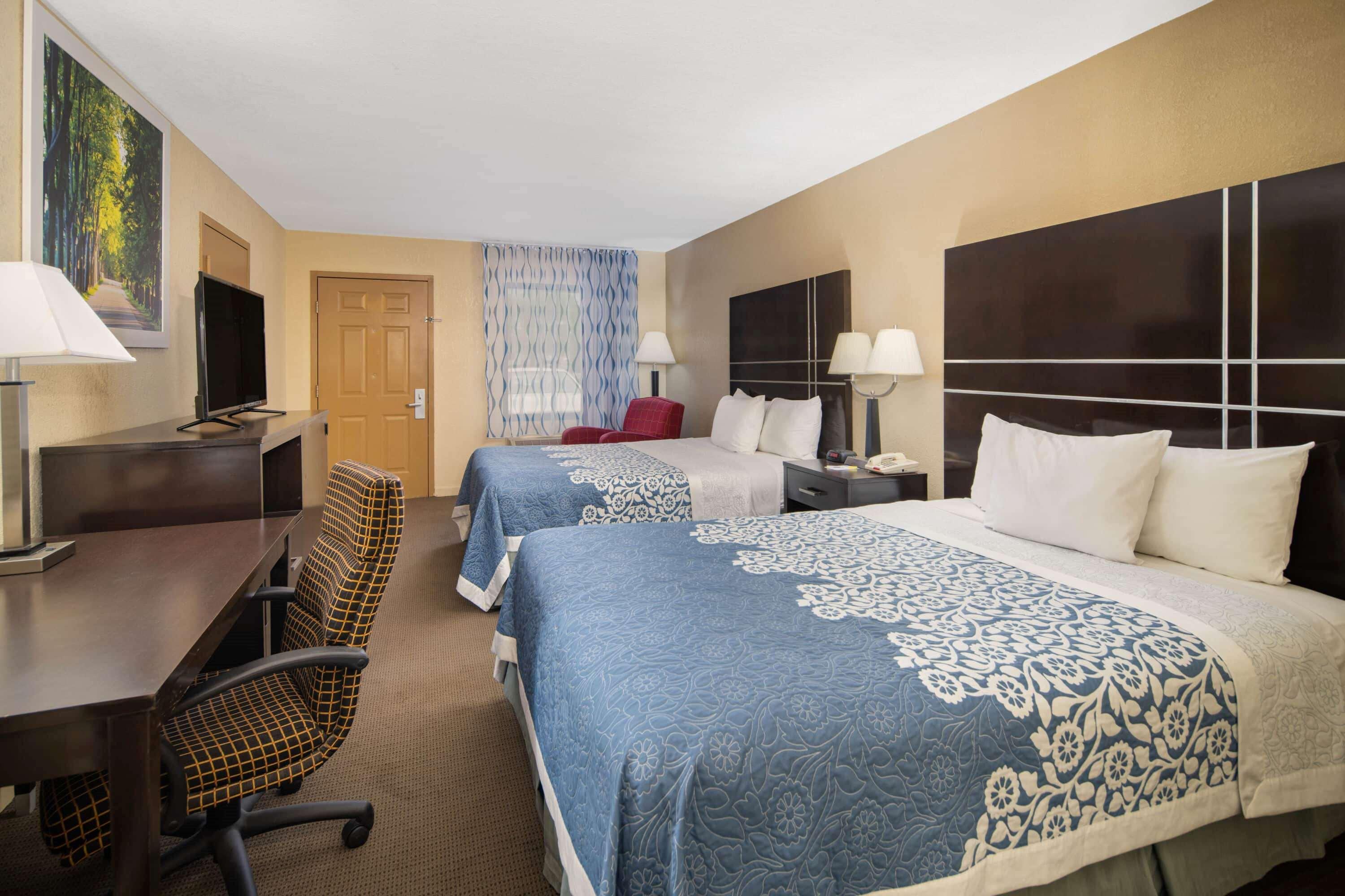 Days Inn By Wyndham Thomaston 10/22
