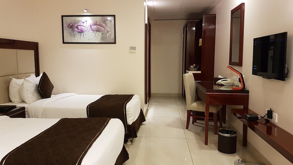 The Avr Hotels & Banquets 12/36