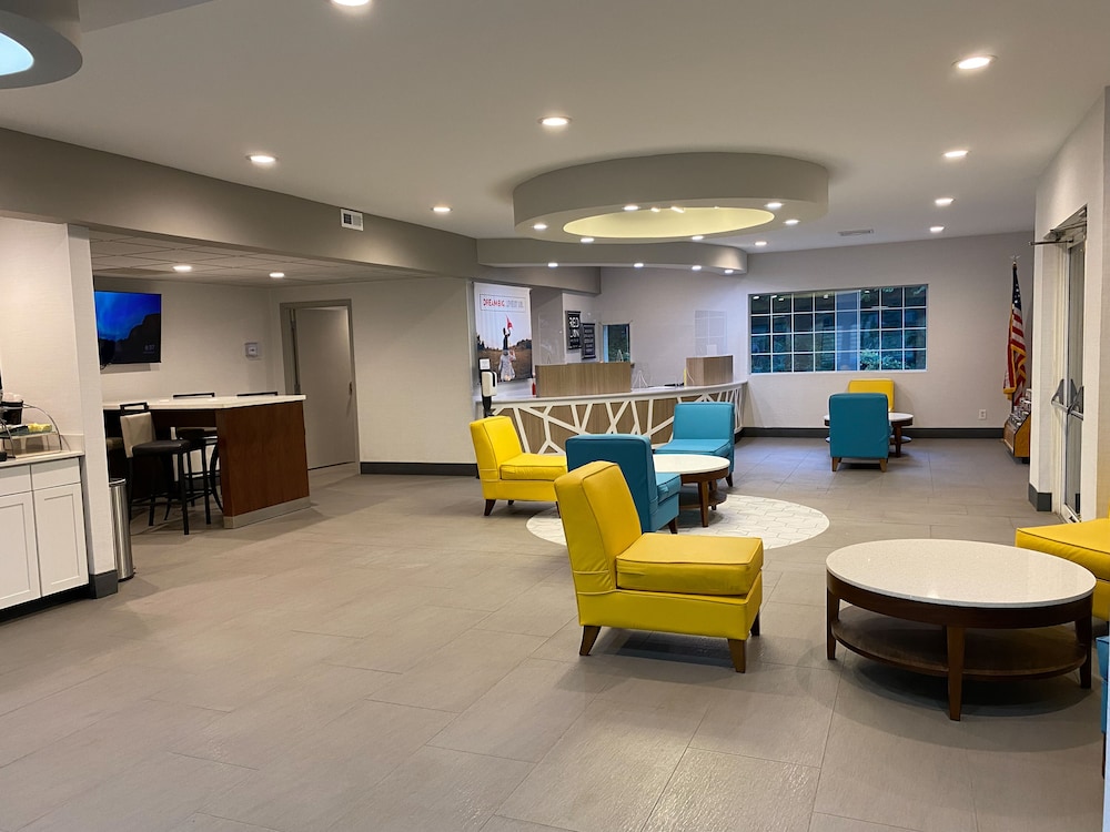 Red Lion Inn & Suites Nashville Airport 15/18