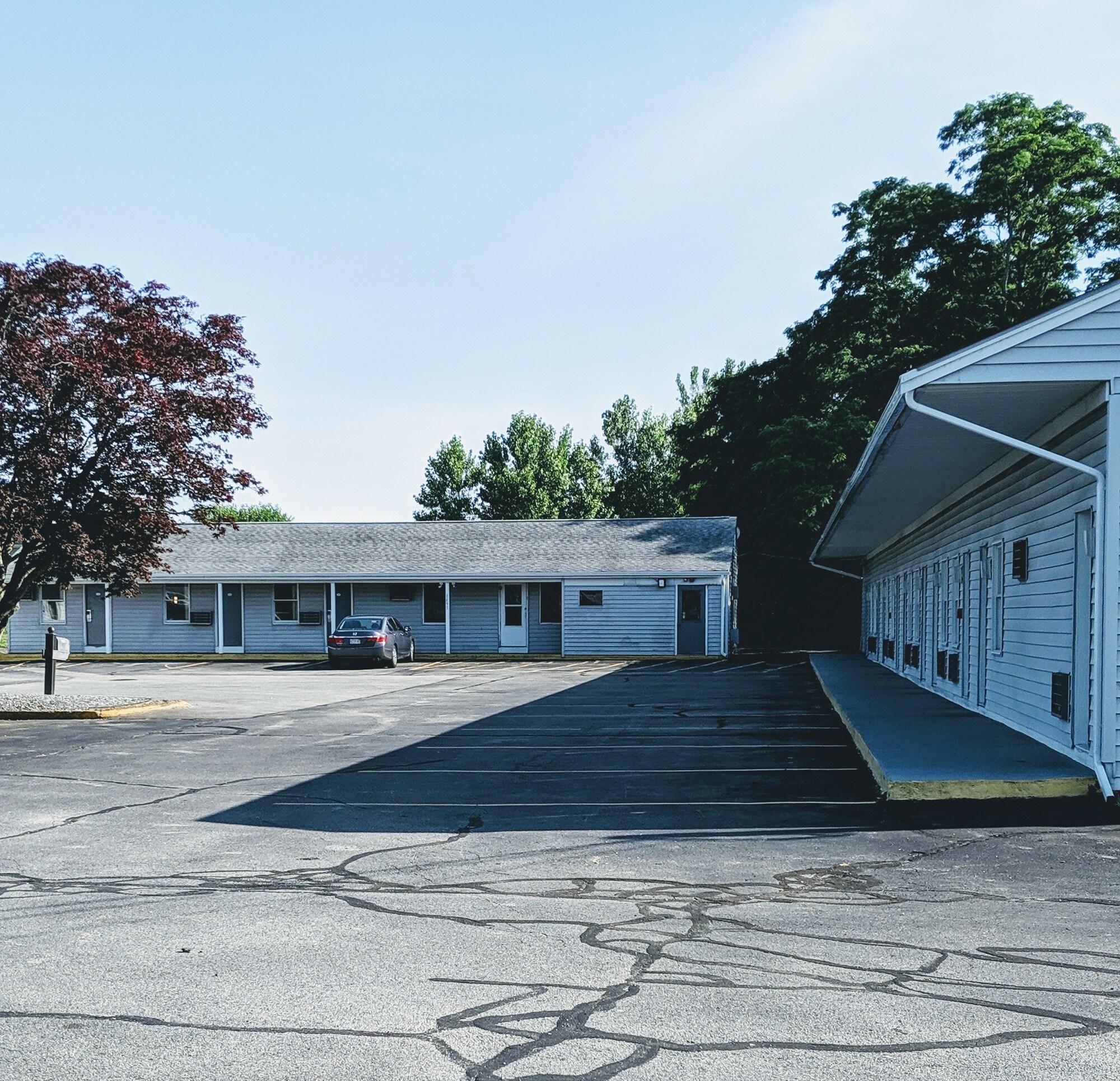 Shangri La Motel 21/27
