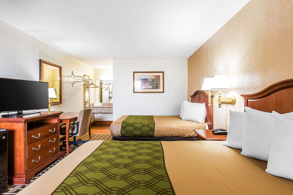 Econo Lodge Savannah Midtown 12/23