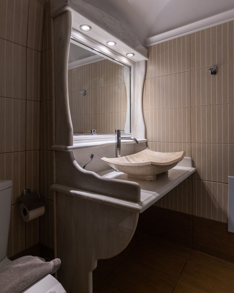 Nefeli Homes 48/50