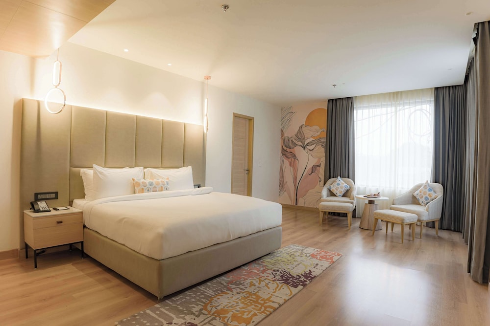 Executive, Suite, King Bed, Living Area