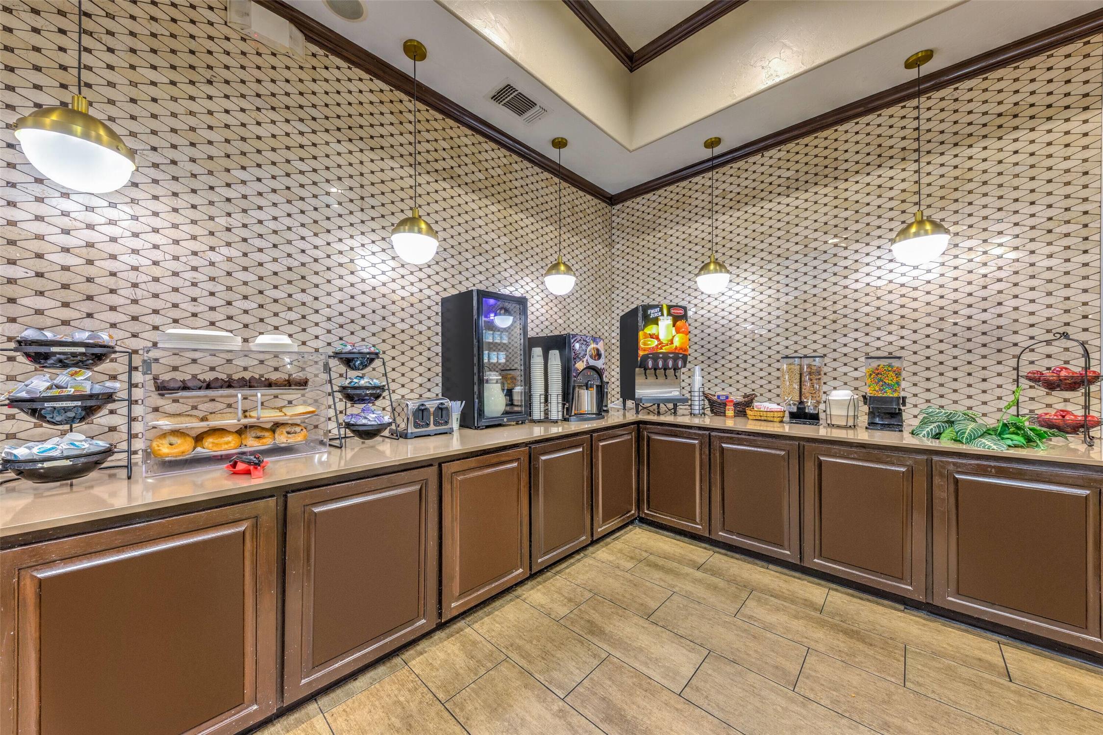 La Quinta Inn Suites Marble Falls 55/77