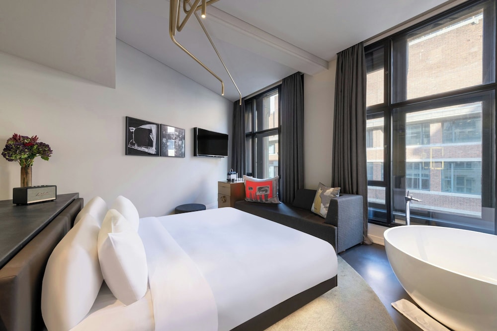 Bank, Superior, Suite, King Bed