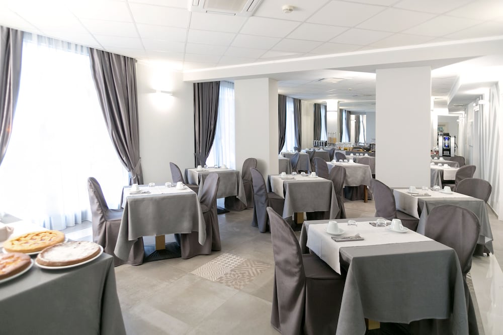 Hotel Principe Modena 46/63