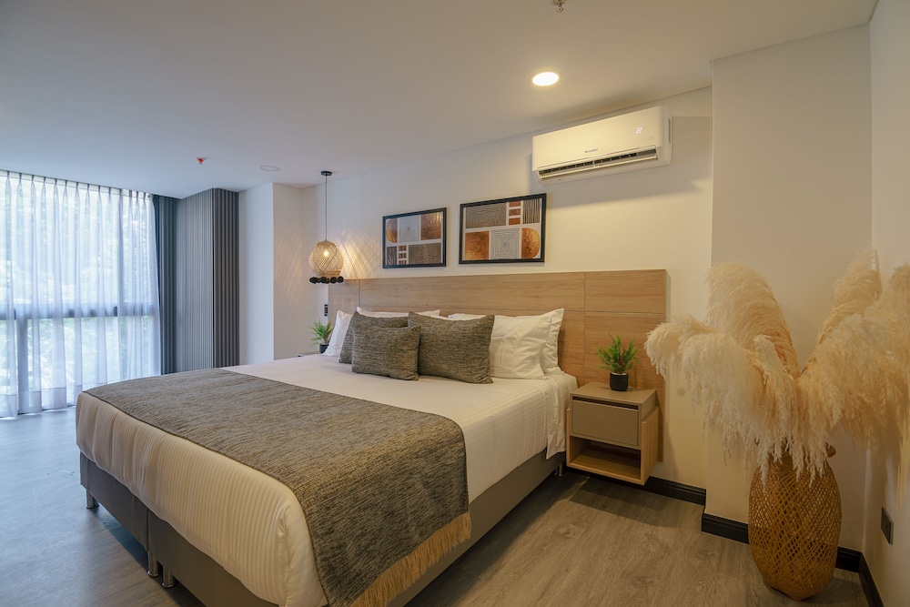 First Class Hotel 24/58