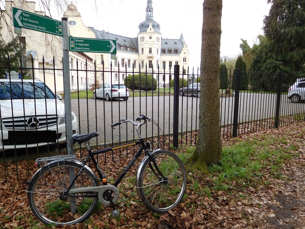 Schlosshotel Ralswiek 38/50