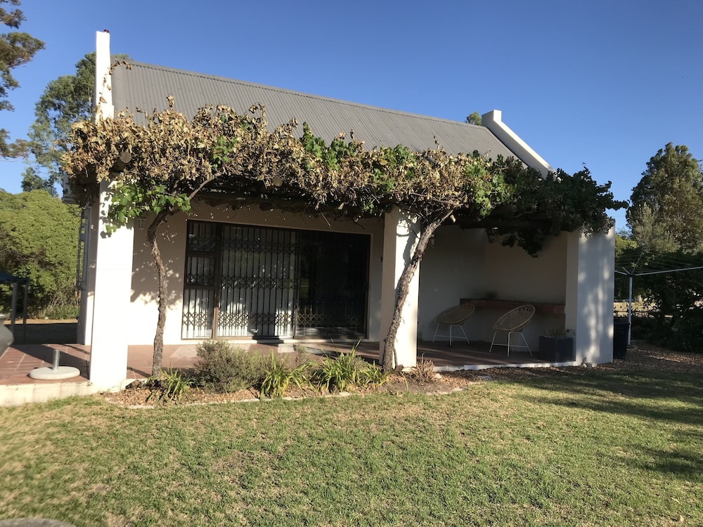 Lauradale Accommodation 38/50