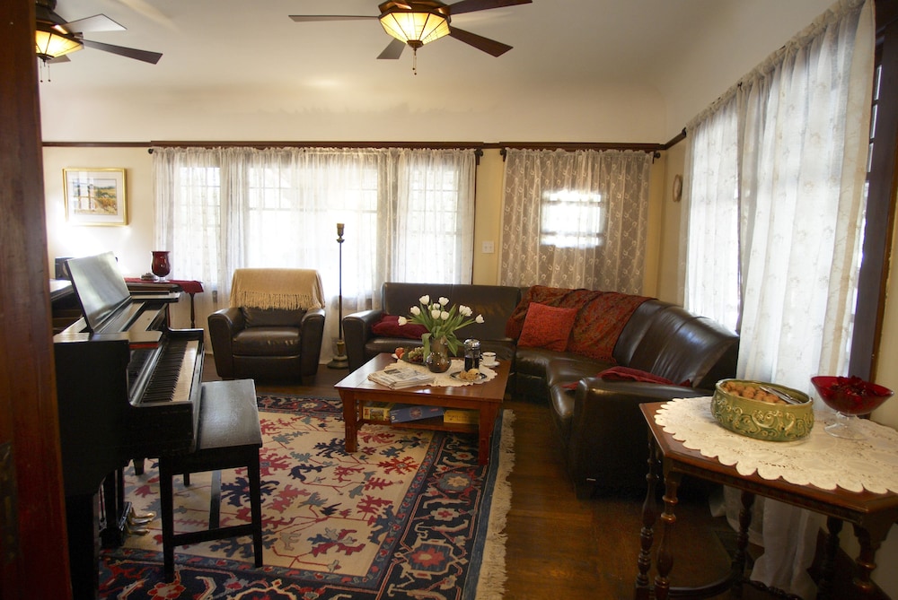 Craftsman Inn 42/70