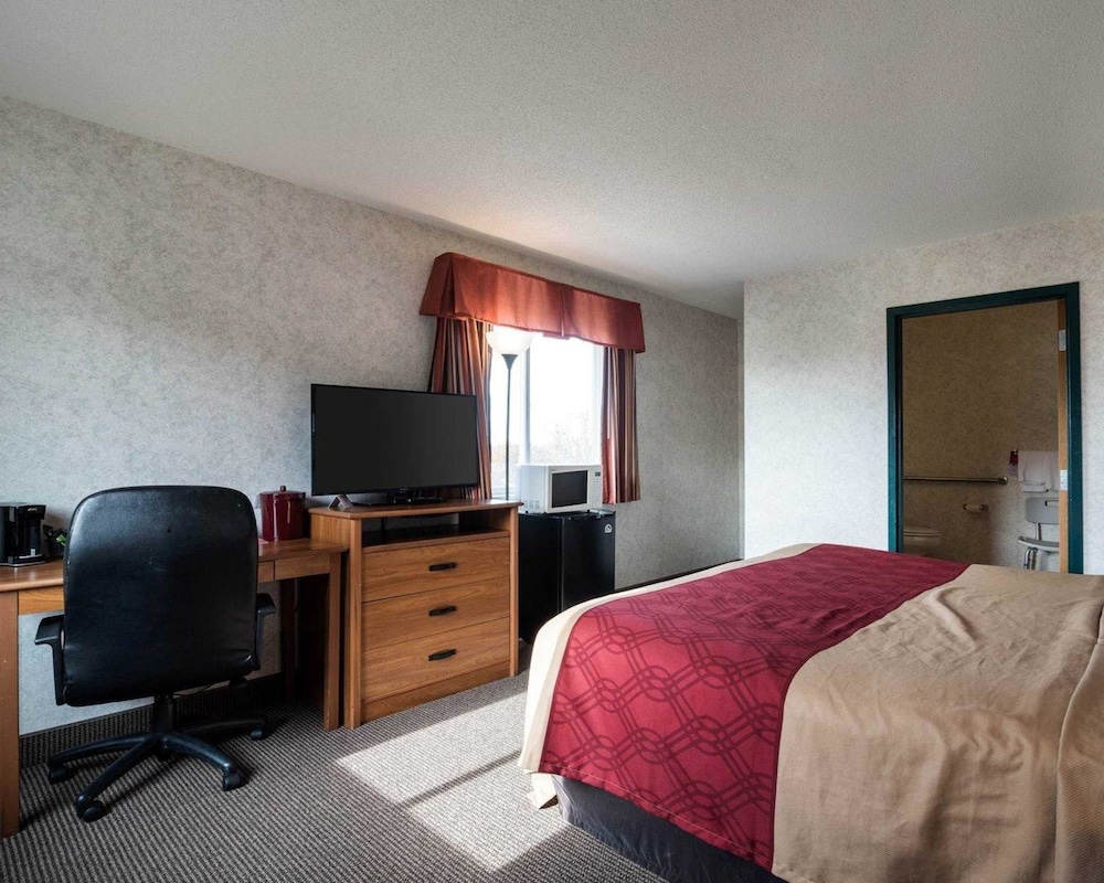 Econo Lodge Inn & Suites Canandaigua - Fingers Lake Area 19/37