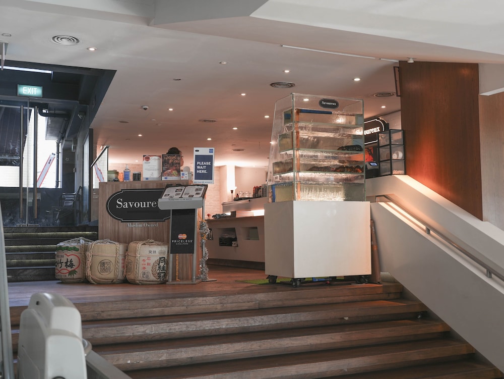 Amrise Hotel Kitchener 10/67