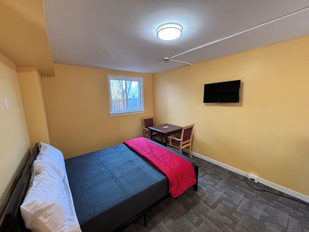 6267 Persepolis Inn 32/70