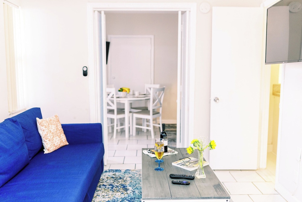 Beachside Garden Apartments By Lowkl 24/50