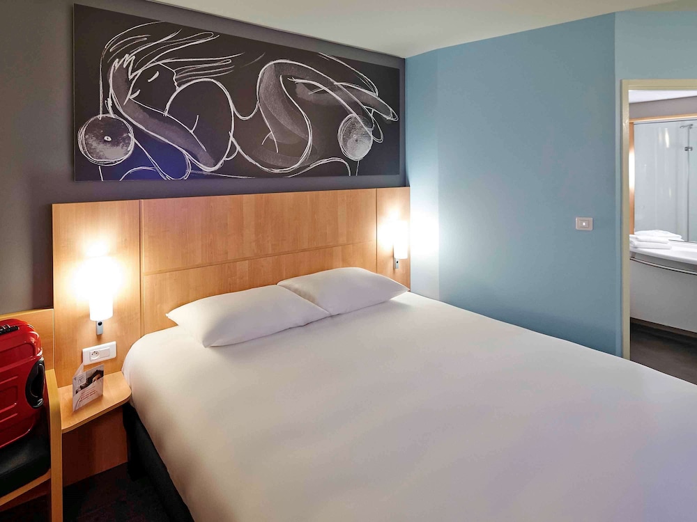 Ibis Les Herbiers 18/67