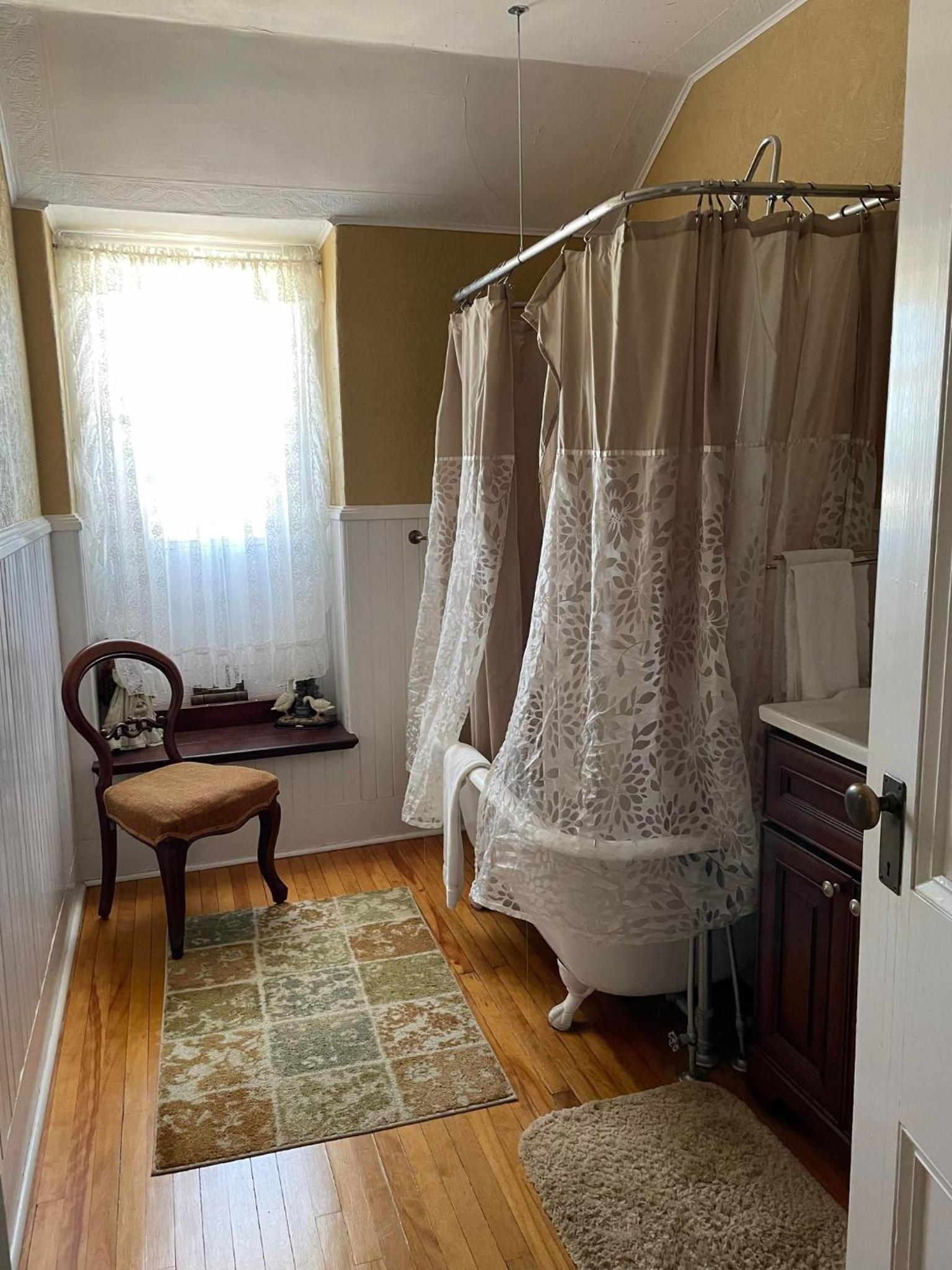 Room, Single, Private Bathroom