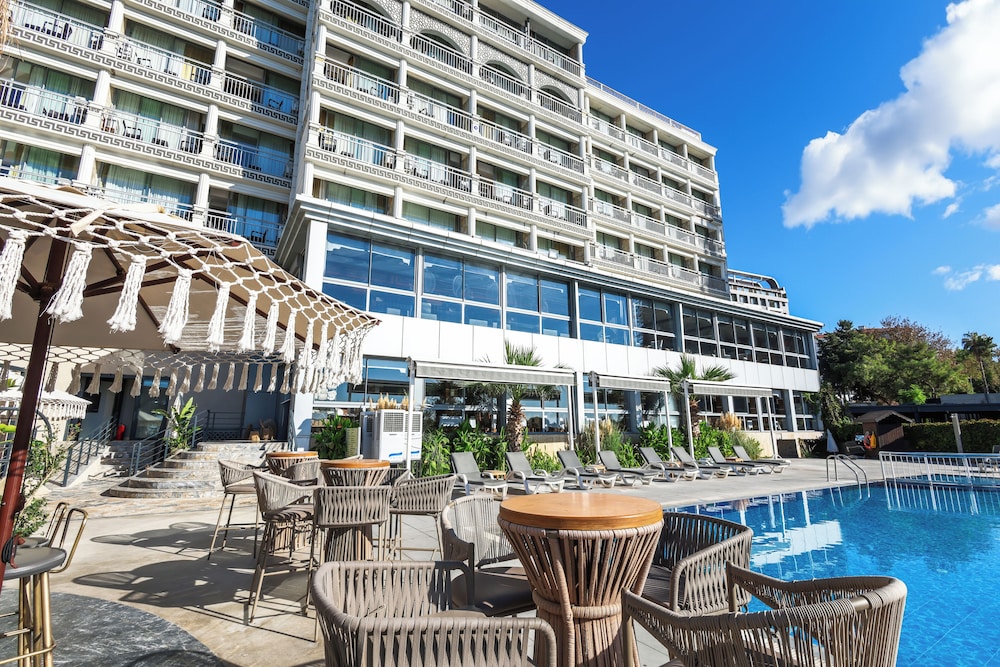 Lara Hotel 7/61