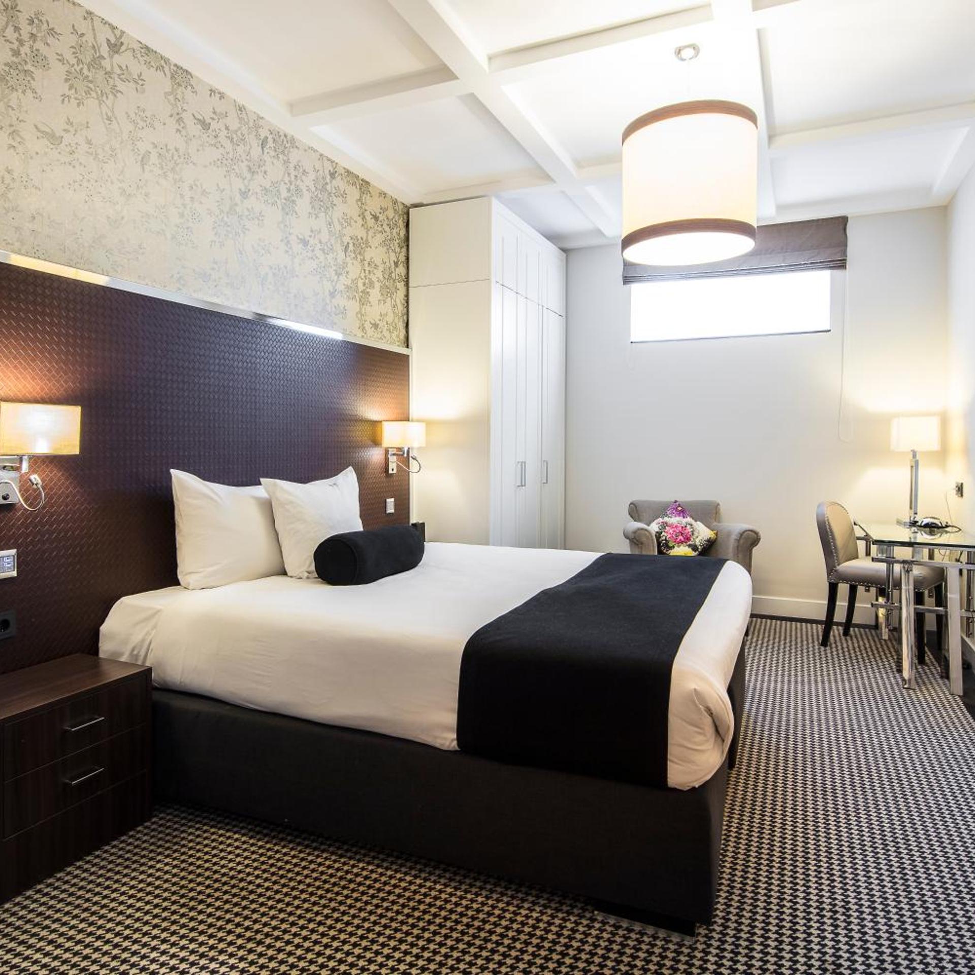 Semi Basement, Double Bed, Partial View, Beach Street Level