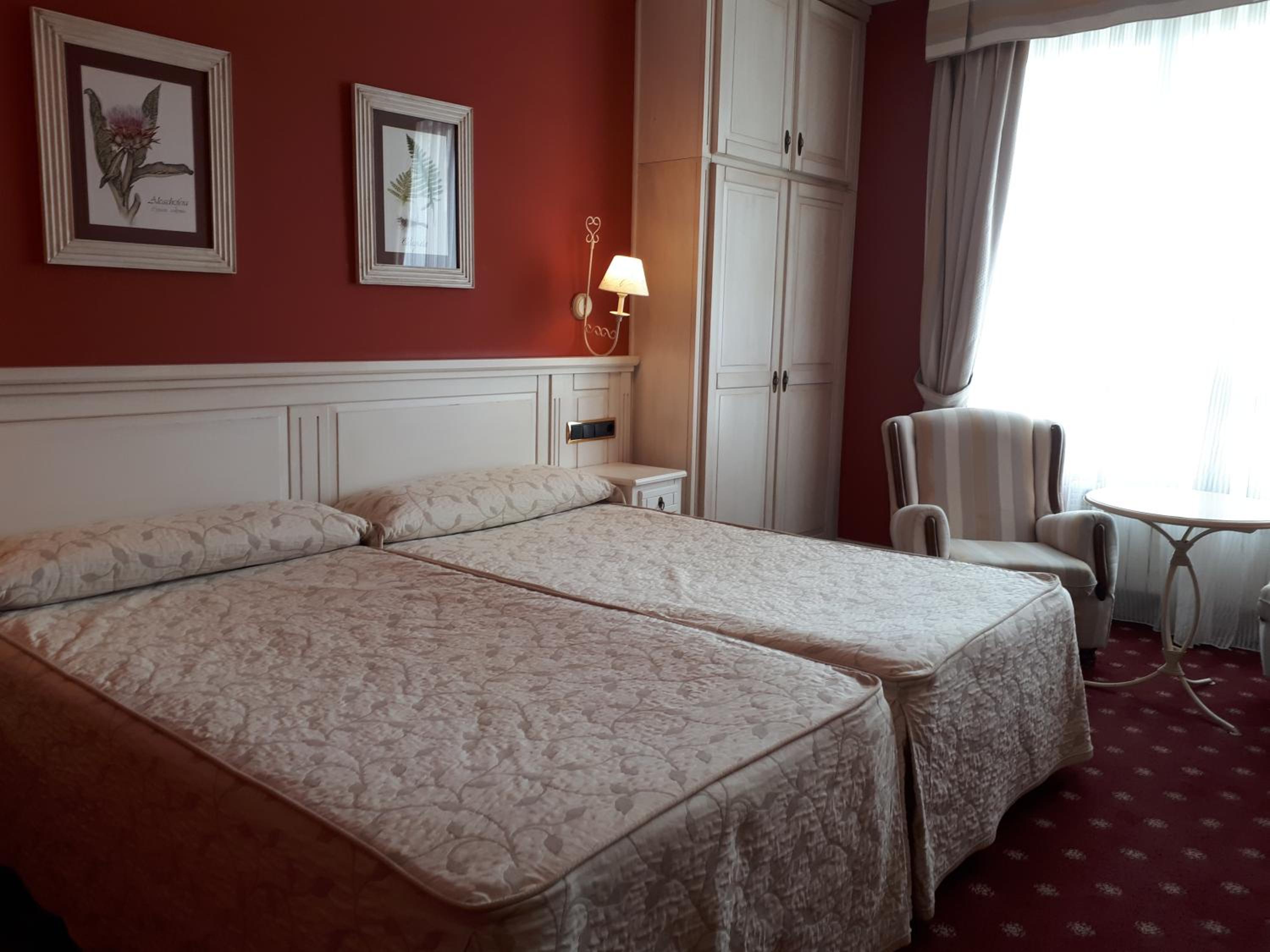 غرفة بسرير مزدوج أو سريرين منفصلين، Hotel Leonor Miron 7/10