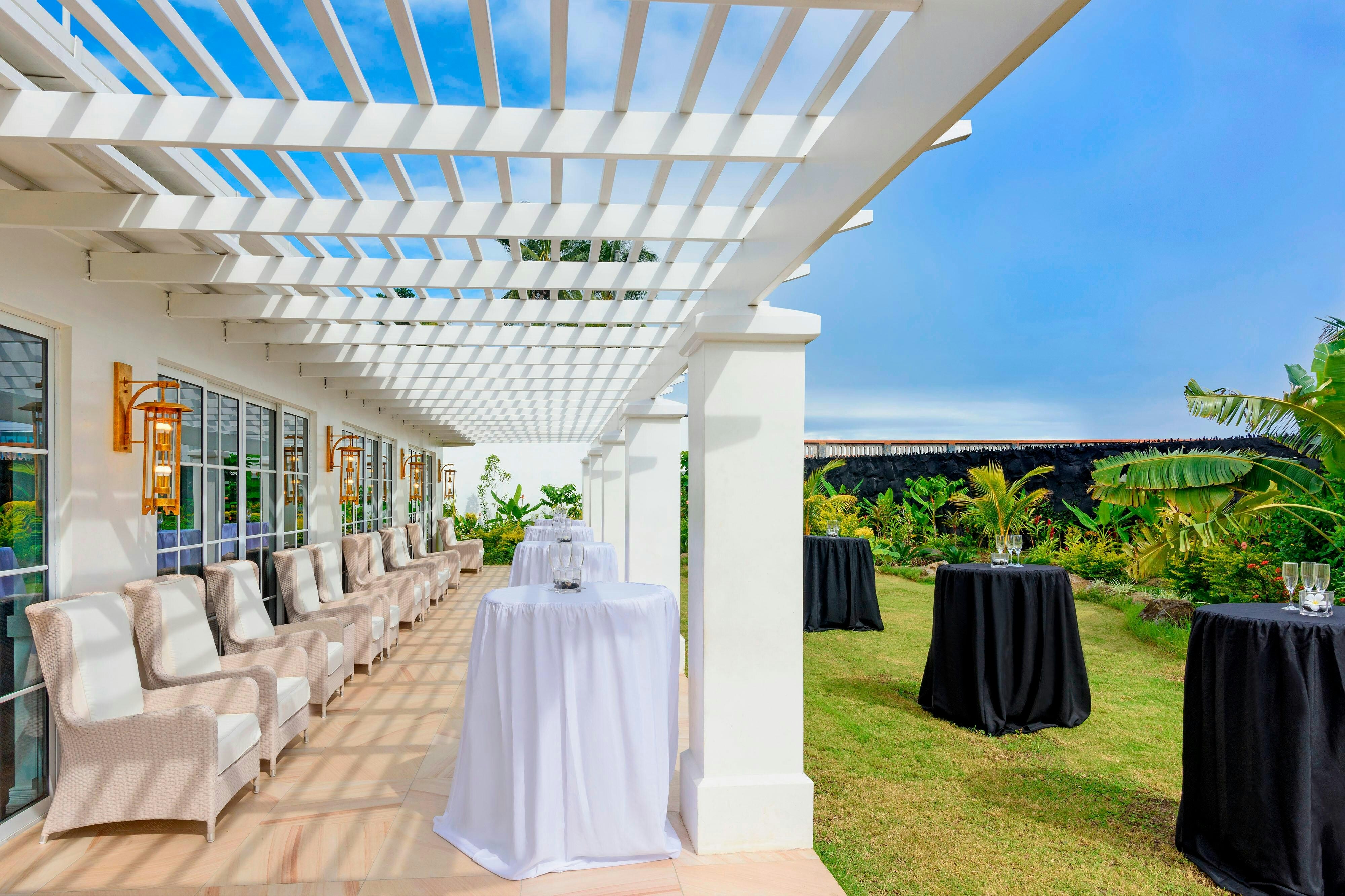 Sheraton Samoa Aggie Greys Hotel & Bungalows 10/19